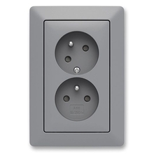 ABB ZONI 5513T-C02157 141 ZÁSUVKA DVOJNÁSOBNÁ S OCHR. KOLÍKY S CLONKAMI S NATOČENOU DUTINO