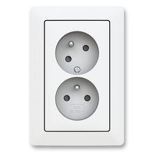 ZONI 5513T-C02157 240  Zásuvka dvojnásobná matná bílá s natočenou dutinou