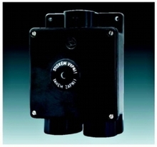 35363-81 spínač stiskací, nástěnný IP55 25 (10)  A, 400V AC